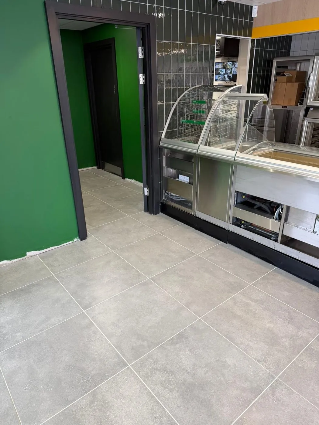 Retail food unit after a fit-out clean